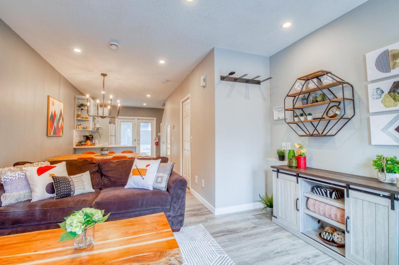 Beautiful Newly Reno 2Bdm 2 Bth Sleep Up To 6 Adults & Kids Mountain View Townhouse Suite Canmore Extérieur photo
