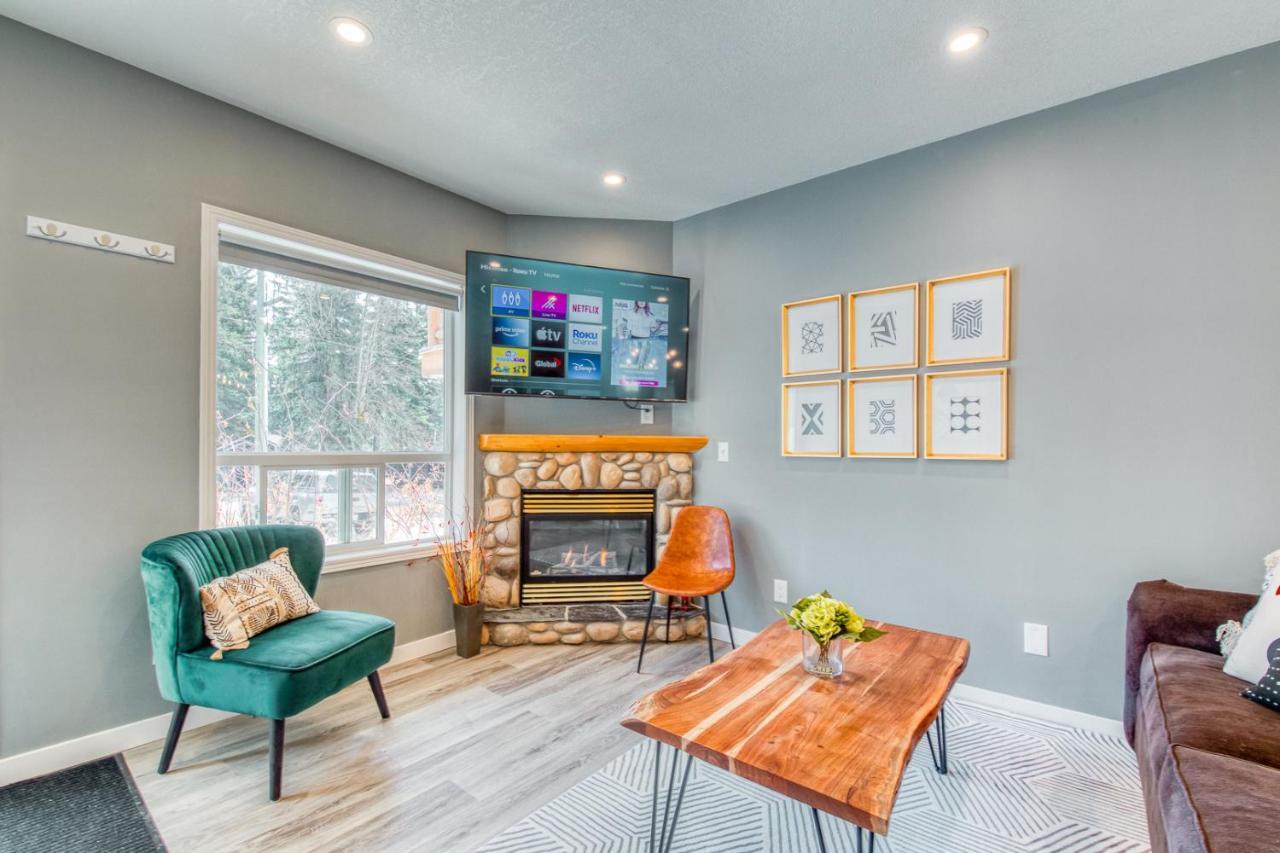 Beautiful Newly Reno 2Bdm 2 Bth Sleep Up To 6 Adults & Kids Mountain View Townhouse Suite Canmore Extérieur photo