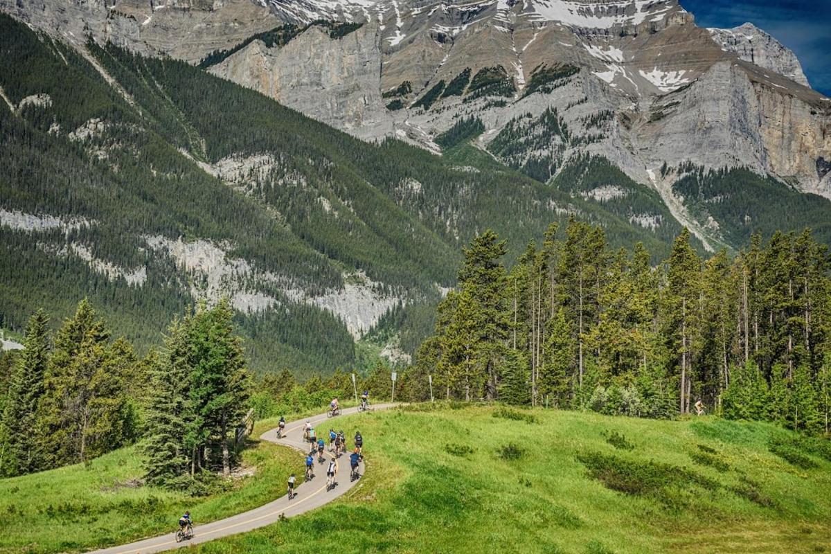 Beautiful Newly Reno 2Bdm 2 Bth Sleep Up To 6 Adults & Kids Mountain View Townhouse Suite Canmore Extérieur photo